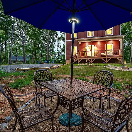 Serene Retreat Minutes From Downtown Asheville